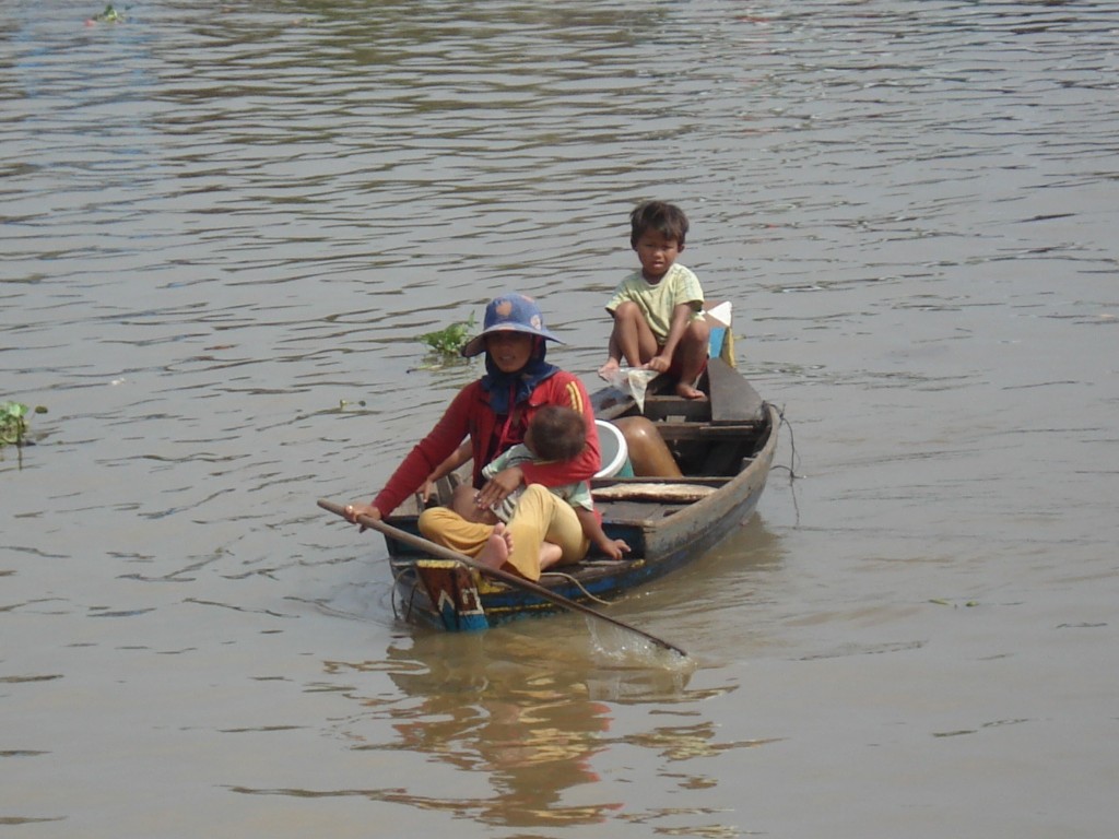 O Meu Passaporte photo of family on a kayak